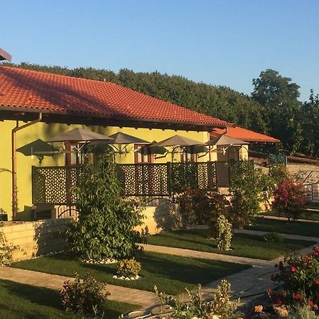 Agriturismo Da Mamma ألبا المظهر الخارجي الصورة