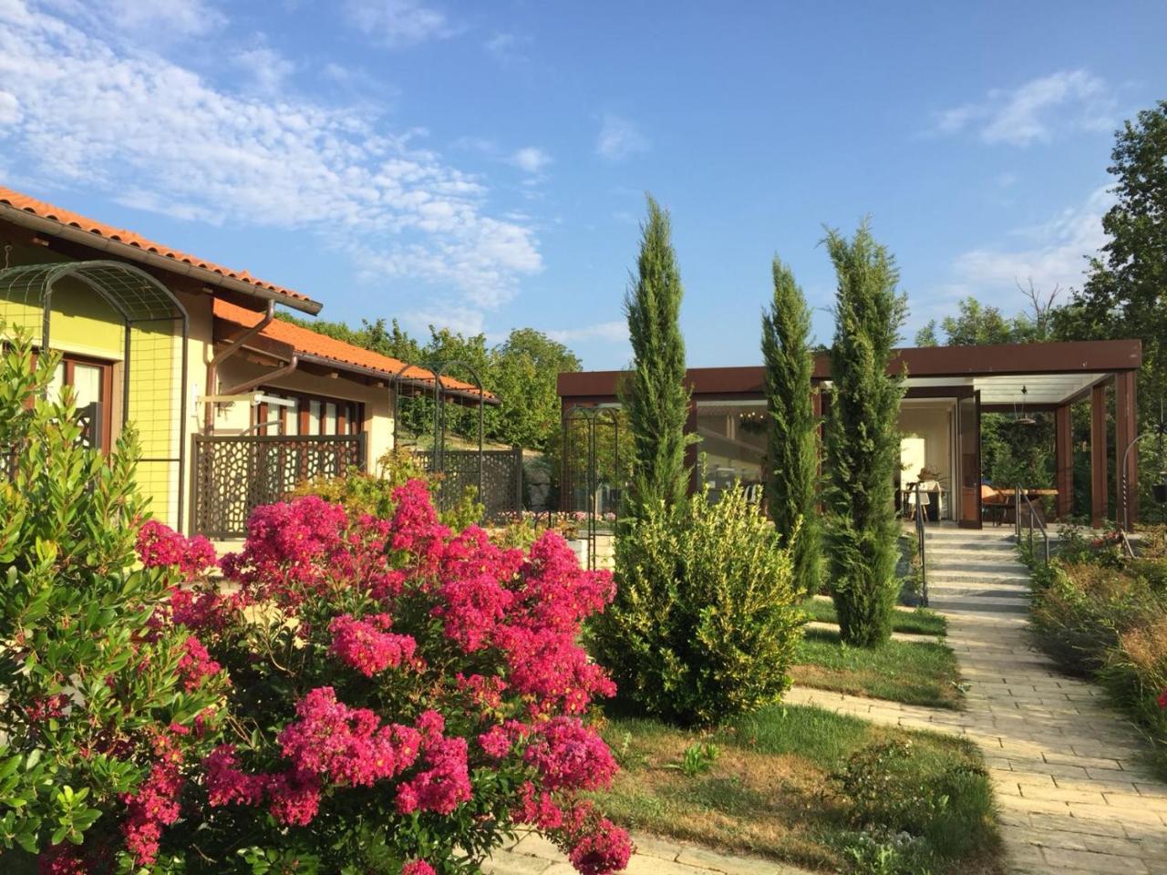 Agriturismo Da Mamma ألبا المظهر الخارجي الصورة